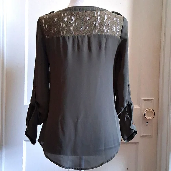 Candie's Green Relaxed Buttoned Blouse - Picture 2 of 4